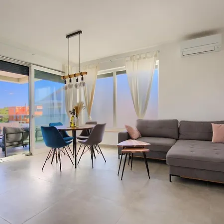 Apartment Modern Two Bedroom “sky View” In Stinjan Pula