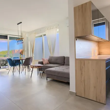 Modern Two Bedroom “sky View” In Stinjan * Pola