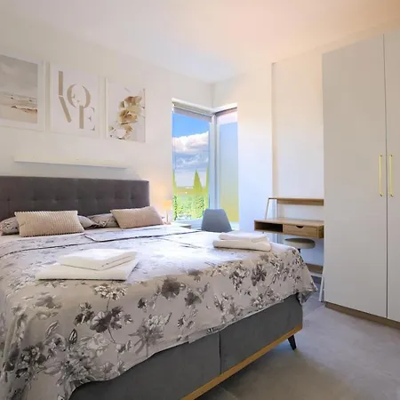 Modern Two Bedroom “sky View” In Stinjan