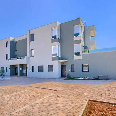 Modern Two Bedroom “sky View” In Stinjan *