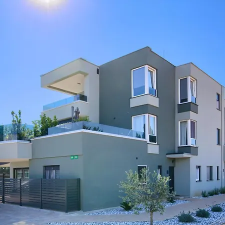 Modern Two Bedroom “sky View” In Stinjan Apartmán