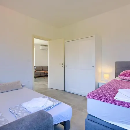 Modern Two Bedroom “sky View” In Stinjan *