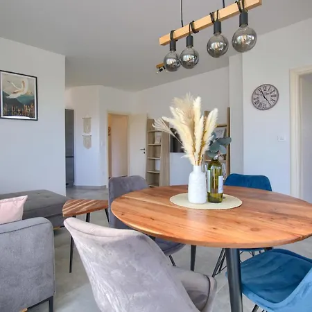 Apartman Modern Two Bedroom “sky View” In Stinjan