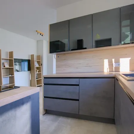 Modern Two Bedroom “sky View” In Stinjan Apartman Póla