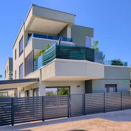 Modern Two Bedroom “sky View” In Stinjan Apartmán Pula