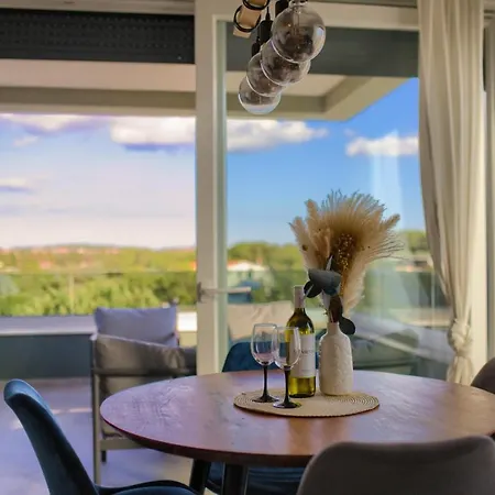 Modern Two Bedroom “sky View” In Stinjan Apartman