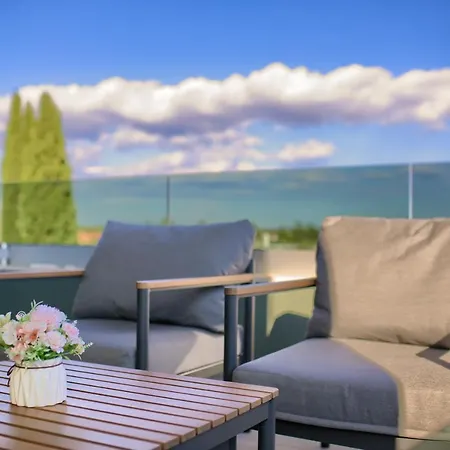 Apartman Modern Two Bedroom “sky View” In Stinjan *