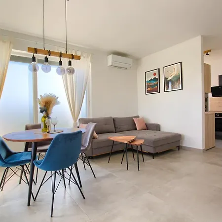 Apartman Modern Two Bedroom “sky View” In Stinjan *