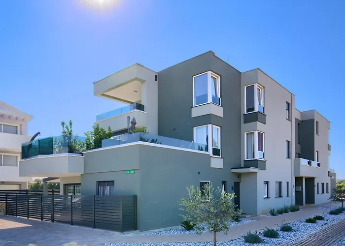 Modern Two Bedroom “sky View” In Stinjan Apartmán
