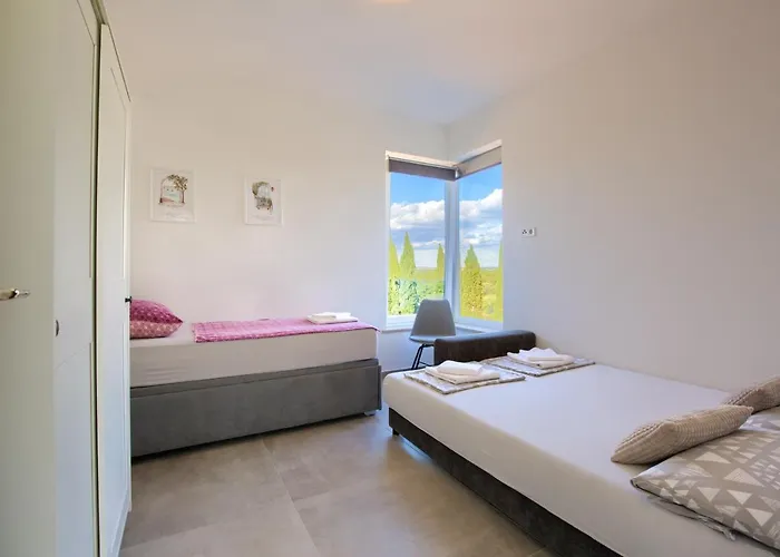 Apartmán Modern Two Bedroom “sky View” In Stinjan